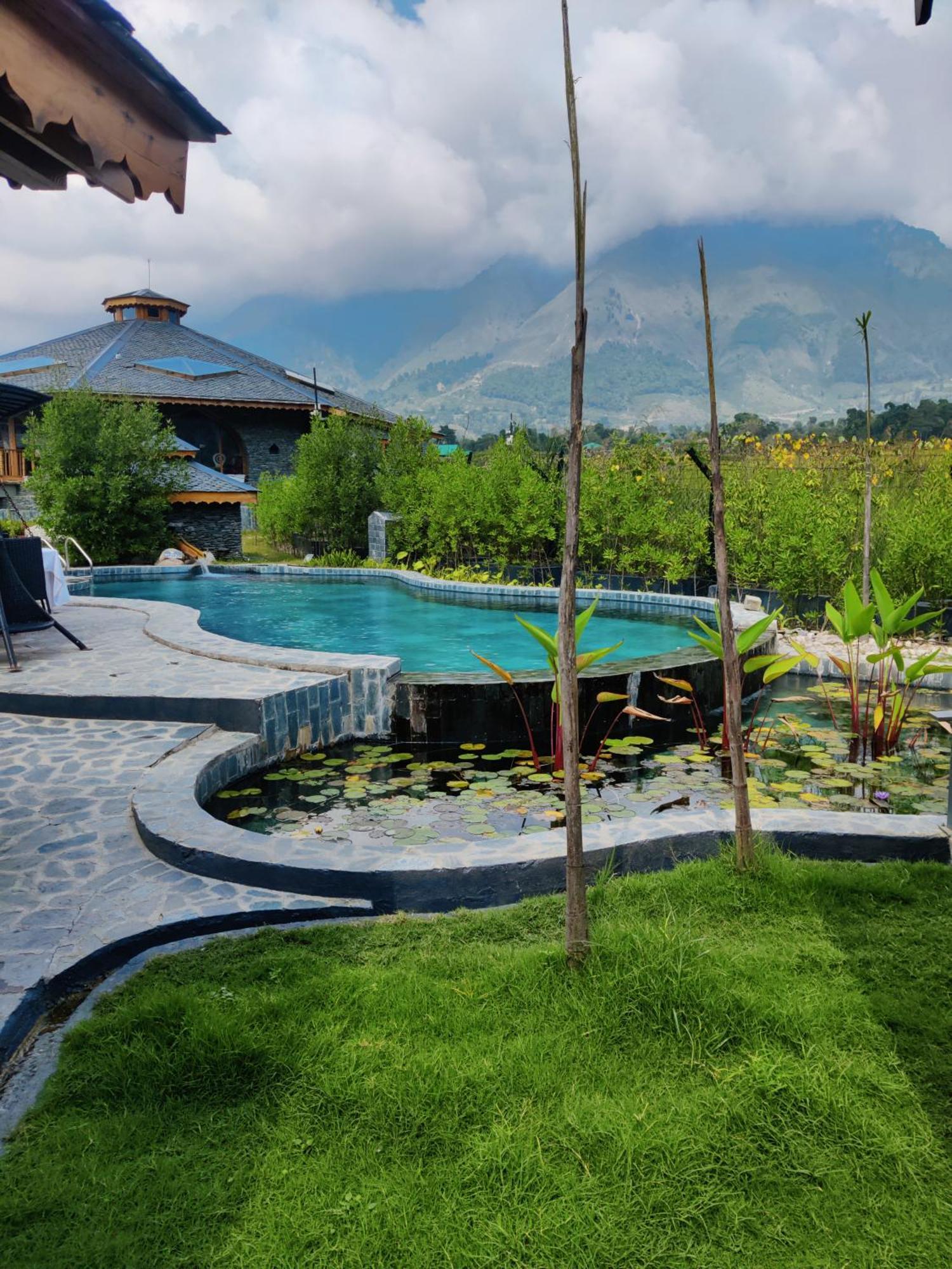 Osho Himalayas Wellness Resort Kangra Exterior photo